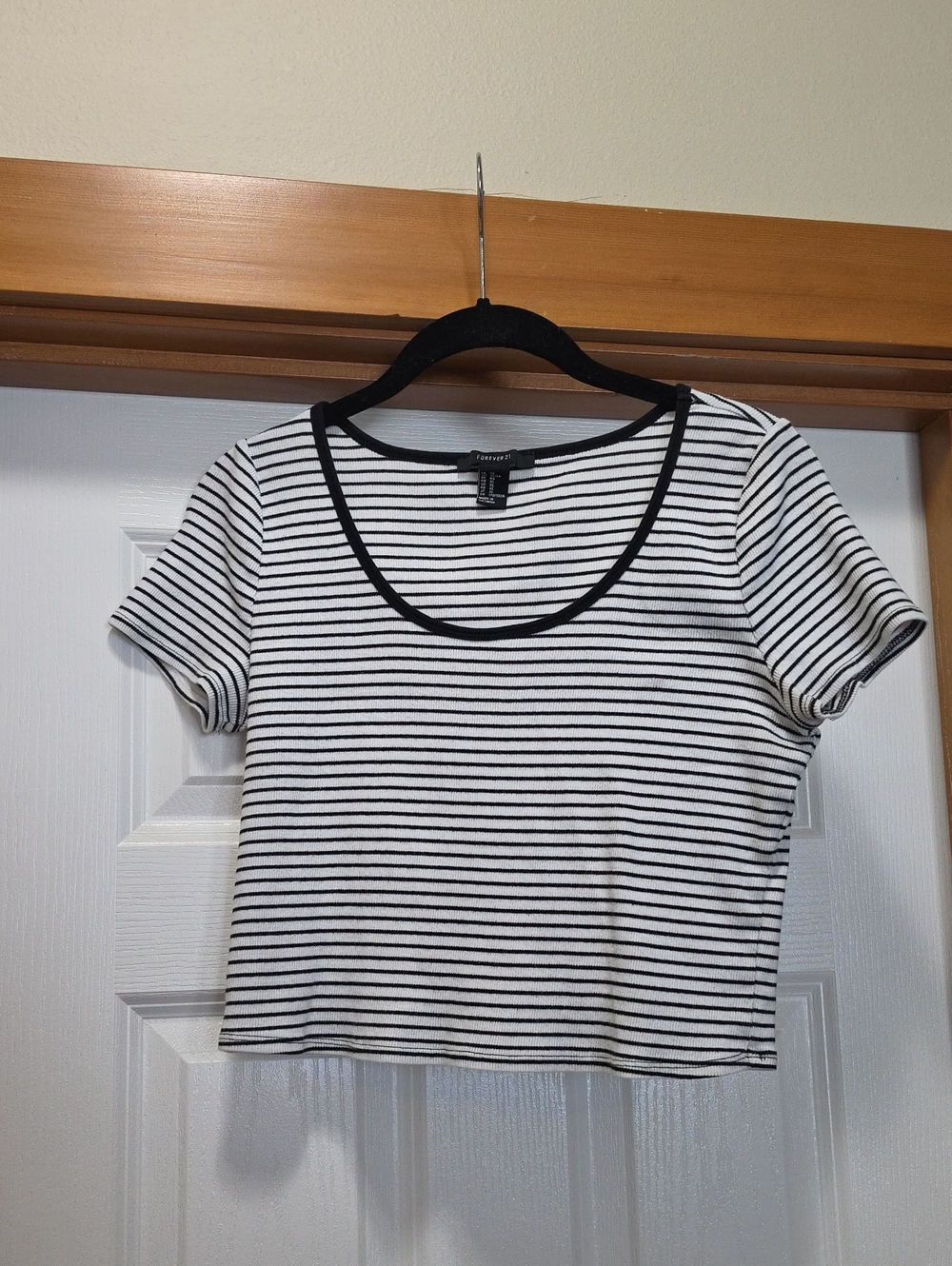Forever 21 Black and White Striped Scoop Crop Top